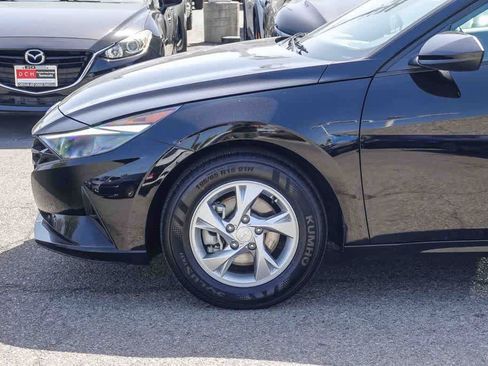 Used 2022 Hyundai Elantra SE w/ Cargo Package FWD image 9