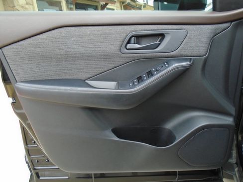 Used 2021 Nissan Rogue S image 28