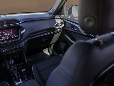 Used 2021 Chevrolet TrailBlazer RS w/ Convenience Package image 28