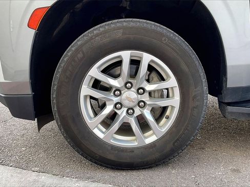 Used 2024 Chevrolet Suburban LT image 9