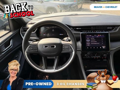 Used 2025 Jeep Grand Cherokee Altitude AWD/4WD image 16