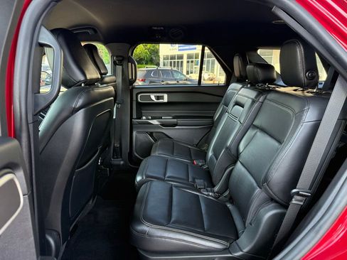 Used 2020 Ford Explorer XLT w/ Equipment Group 202A AWD/4WD image 24