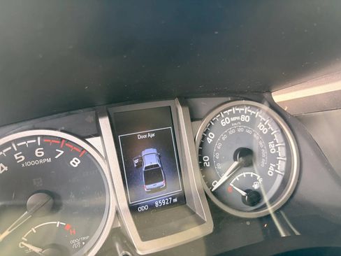 Used 2020 Toyota Tacoma SR5 AWD/4WD image 33