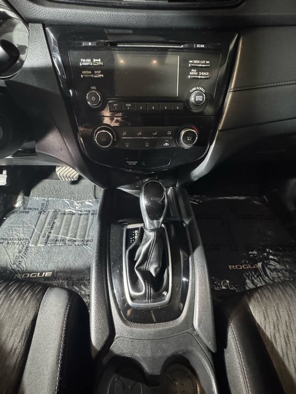 Used 2017 Nissan Rogue S AWD/4WD image 14