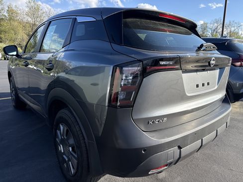 Used 2025 Nissan Kicks S AWD/4WD image 3