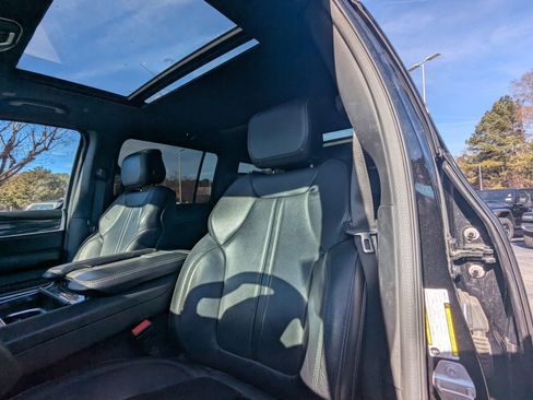 Used 2022 Jeep Wagoneer Series III w/ Premium Group I image 9