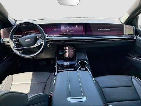 Certified 2025 Cadillac Escalade ESV Sport w/ Touring Package AWD/4WD image 18