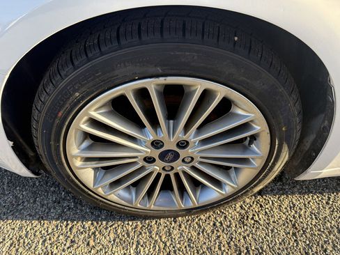 Used 2015 Ford Fusion SE w/ Equipment Group 202A image 10