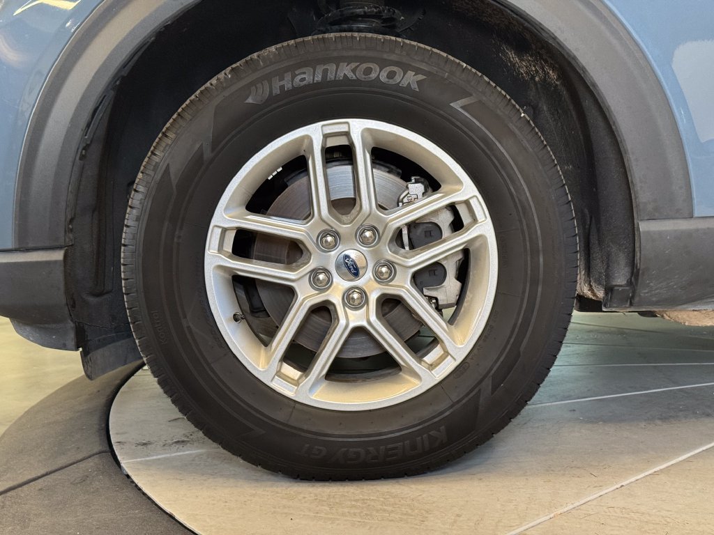 Used 2025 Ford Explorer Active AWD/4WD image 26