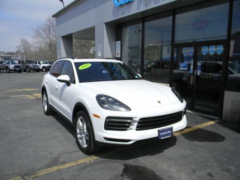 Used 2019 Porsche Cayenne AWD/4WD image 2