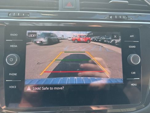 Used 2024 Volkswagen Tiguan SE w/ Panoramic Sunroof Package AWD/4WD image 16