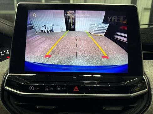 Used 2024 Jeep Compass Sport image 12