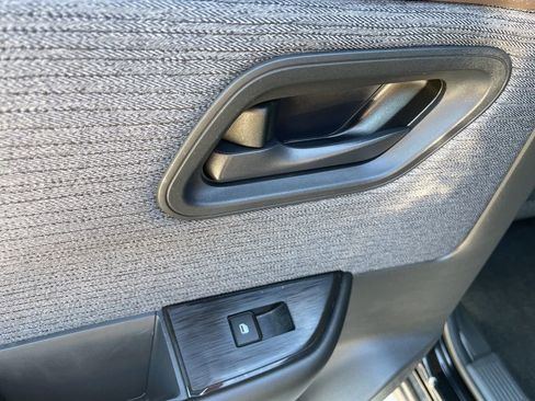 Used 2023 Nissan Rogue S image 42