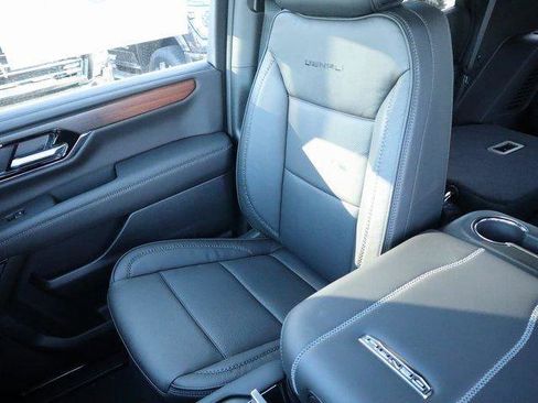 New 2026 GMC Yukon Denali w/ Sun & Power Step Package AWD/4WD image 28