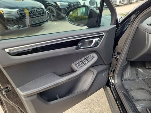 Used 2024 Porsche Macan Turbo image 18