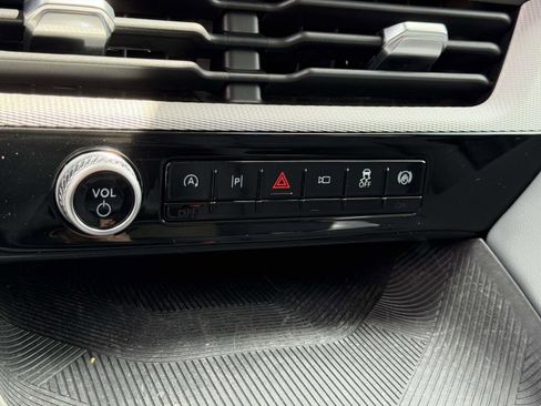 Used 2025 Ford Explorer Active AWD/4WD image 29