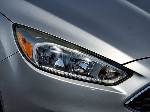 Used 2017 Ford Focus SE FWD image 9