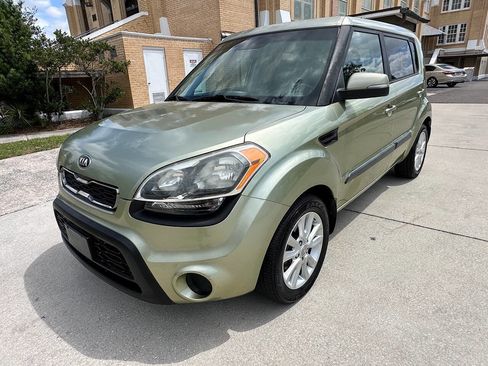 Used 2013 Kia Soul + image 2