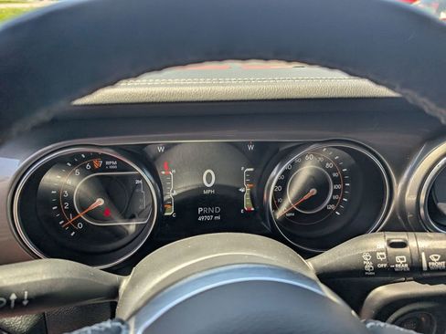 Used 2022 Jeep Wrangler Unlimited Sahara w/ Cold Weather Group AWD/4WD image 17
