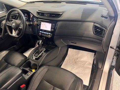 Used 2020 Nissan Rogue SL FWD image 12