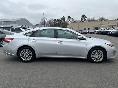 Used 2014 Toyota Avalon Limited image 39