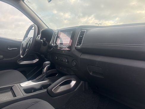 Used 2024 Nissan Frontier SV w/ Technology Package image 10