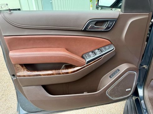 Used 2020 Chevrolet Suburban Premier AWD/4WD image 12