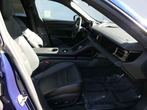 Used 2021 Porsche Taycan image 27