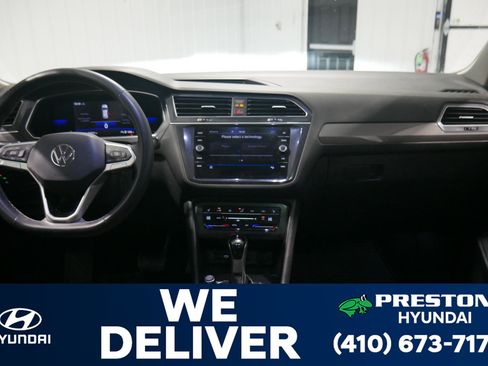 Used 2022 Volkswagen Tiguan SE w/ Panoramic Sunroof Package image 19