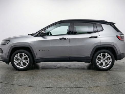 Used 2025 Jeep Compass Latitude image 5