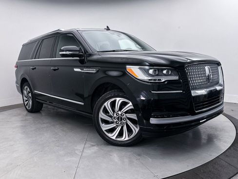 Used 2022 Lincoln Navigator L Reserve AWD/4WD image 2