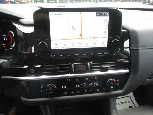 Used 2025 Nissan Pathfinder Platinum AWD/4WD image 24