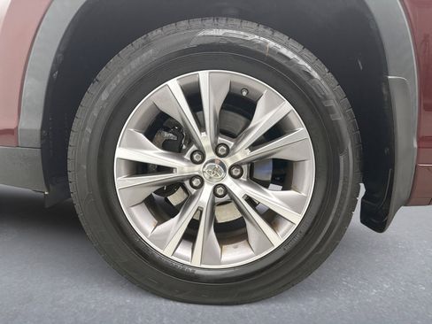 Used 2014 Toyota Highlander XLE image 26