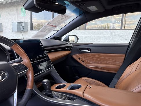 Used 2019 Toyota Avalon Limited w/ All Weather Liner Package image 15