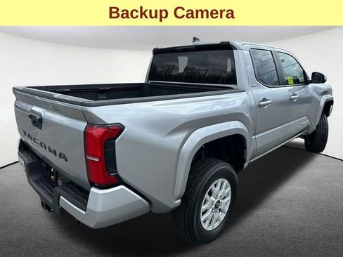Used 2025 Toyota Tacoma SR5 AWD/4WD image 10