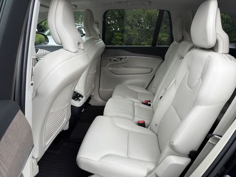 Certified 2023 Volvo XC90 B5 Plus w/ Protection Package Premier AWD/4WD image 32