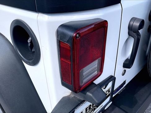 Used 2018 Jeep Wrangler Sport image 28