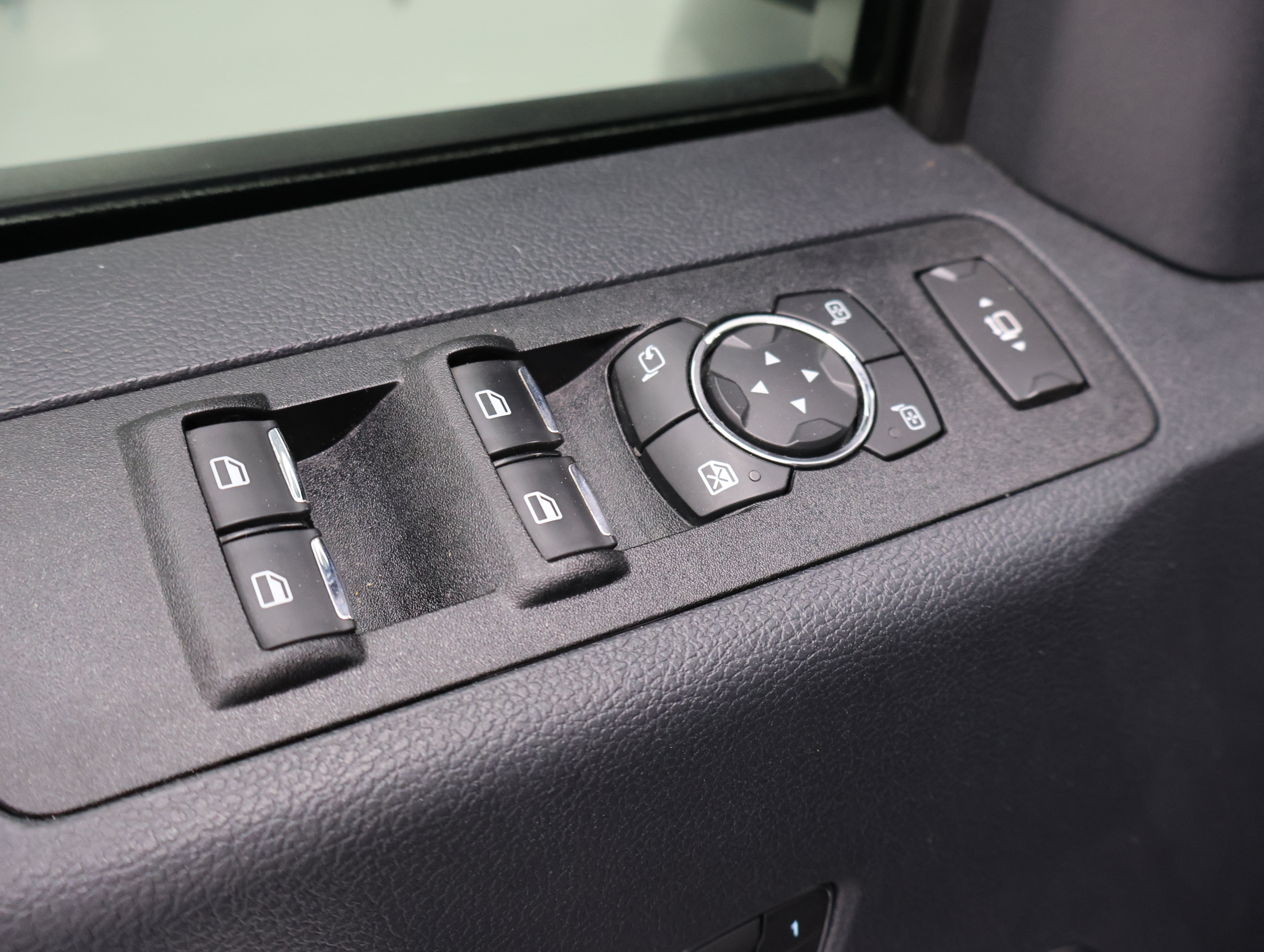Used 2022 Ford F250 Lariat w/ Black Appearance Package AWD/4WD image 39