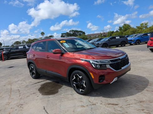 Certified 2025 Kia Seltos S AWD/4WD image 2