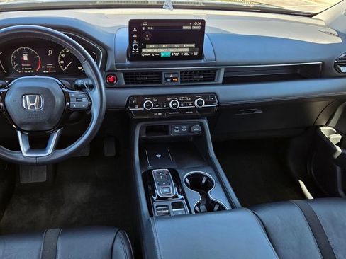 Used 2024 Honda Pilot Touring image 12