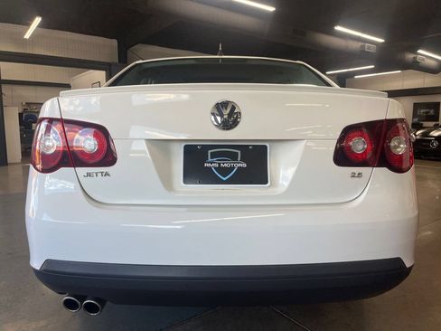 Used 2010 Volkswagen Jetta Limited Edition FWD image 11