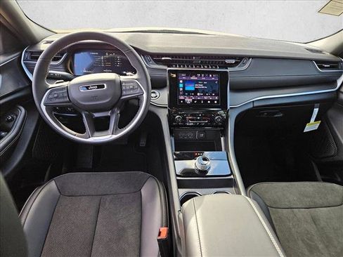 New 2025 Jeep Grand Cherokee L Altitude image 12