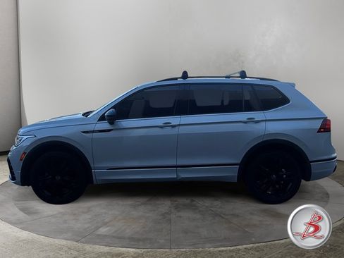 Used 2022 Volkswagen Tiguan SE R-Line AWD/4WD image 4