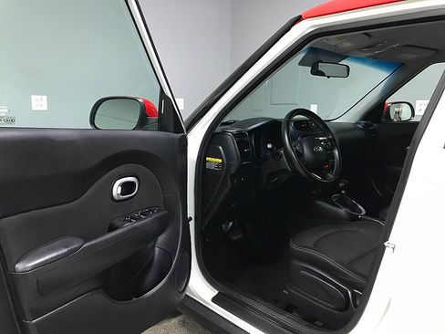 Used 2017 Kia Soul + w/ Designer's Package FWD image 9