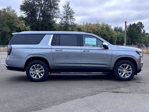 New 2025 Chevrolet Suburban Premier image 17