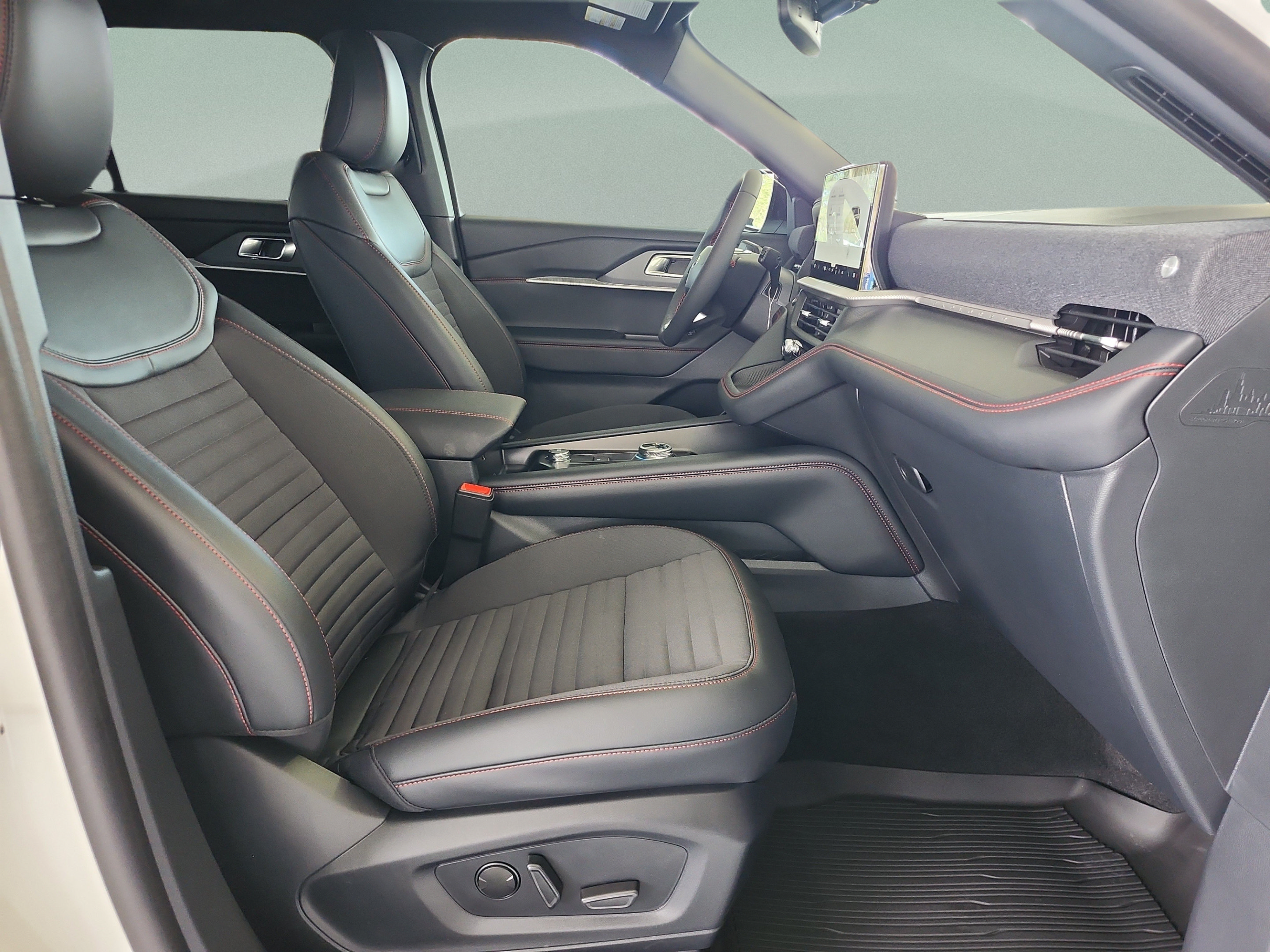 New 2026 Ford Explorer ST-Line w/ ST-Line Street Pack RWD image 19
