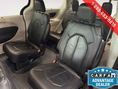Used 2018 Chrysler Pacifica Touring-L image 22