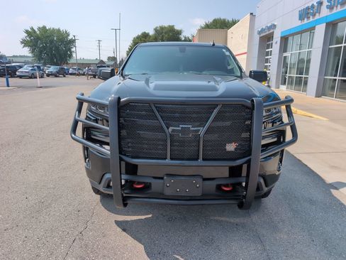 Used 2019 Chevrolet Silverado 1500 LT Trail Boss AWD/4WD image 3