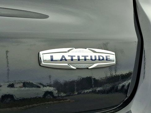 Used 2024 Jeep Compass Latitude image 31