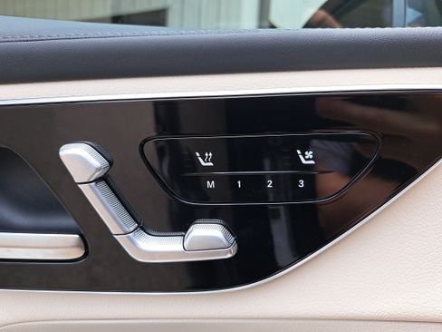 Certified 2025 Mercedes-Benz GLC 350e 4MATIC image 31